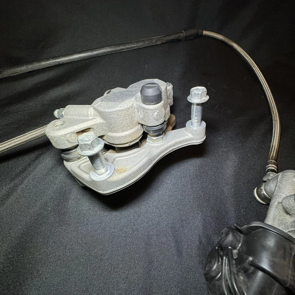 Conjunto de freno delantero YZ125 2021 OEM pinza de cilindro maestro Yamaha YZ 125 250 Foto 4 de 4