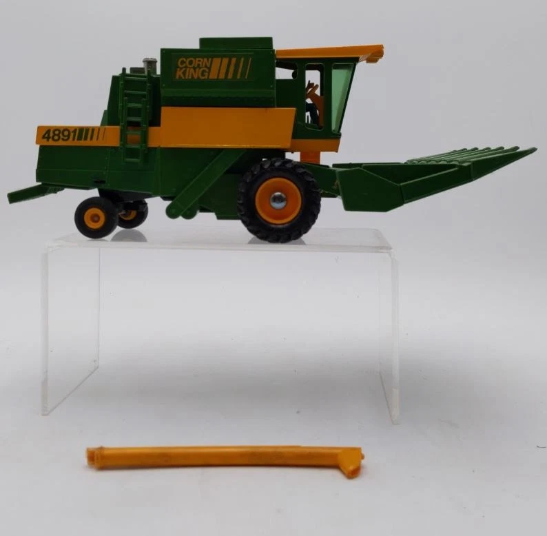 W. Britain 9576 1:32 New Holland Combine Harvester w/ Maize Head/Box - Image 4 of 4