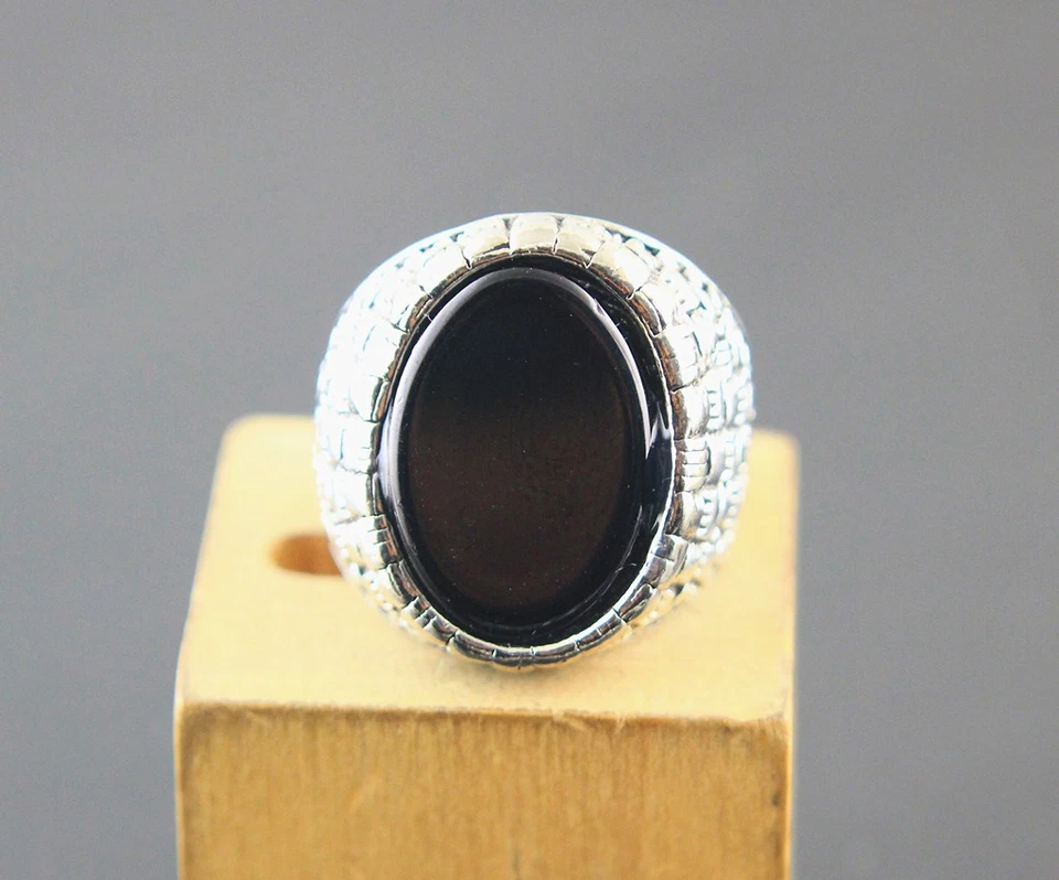 Lote a granel de 32 piezas de anillos de aleación de moda de vidrio ovalado mezclado negro para hombre Foto 3 de 4