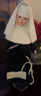 Vintage 1950's Nun Doll With Sleepy Eyes And Rosary 11” Black & White Habit Exc