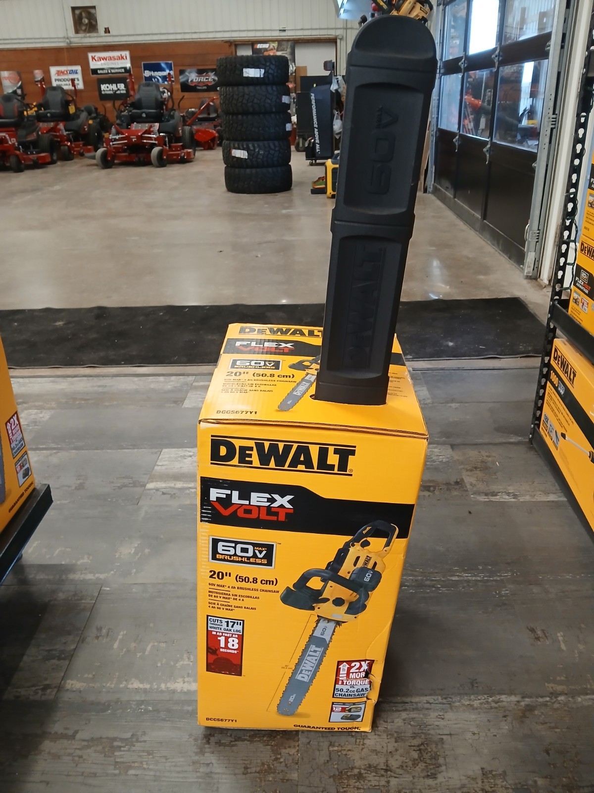 DeWalt DCCS677Y1 FlexVolt 20" 60V MAX* 4 Ah Brushless Chains