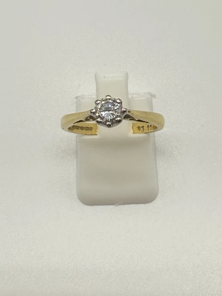 Anillo solitario de oro de 18 quilates y diamantes talla K1/2 regalo envuelto excelente estado Foto 2 de 4