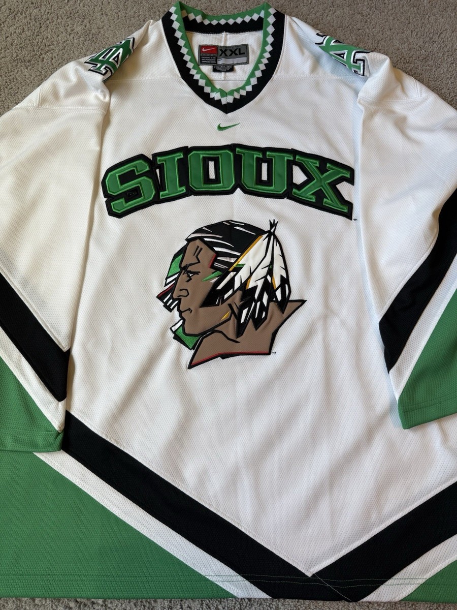 Nike UND Vintage North Dakota Fighting Sioux Hockey WCHA Jersey