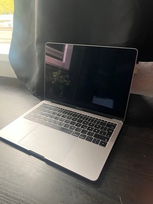 MacBook Pro 13'' (Modell A1708) | i5, 8GB RAM, 256GB SSD