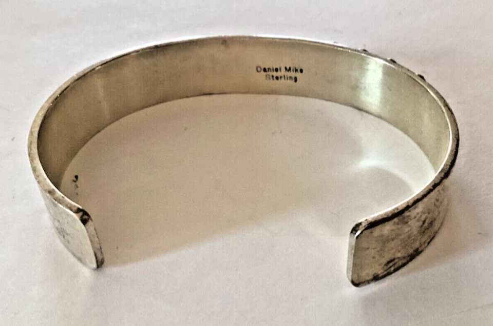 PULSERA BRAZALETE DANIEL MIKE PLATA ESTERLINA CORAL FIRMADO ZUNI NATIVO AMERICANO Foto 3 de 4