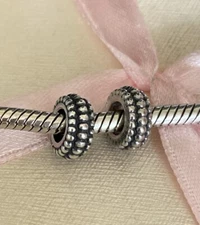 A Pair of Genuine Pandora Tyres Spacers 790244