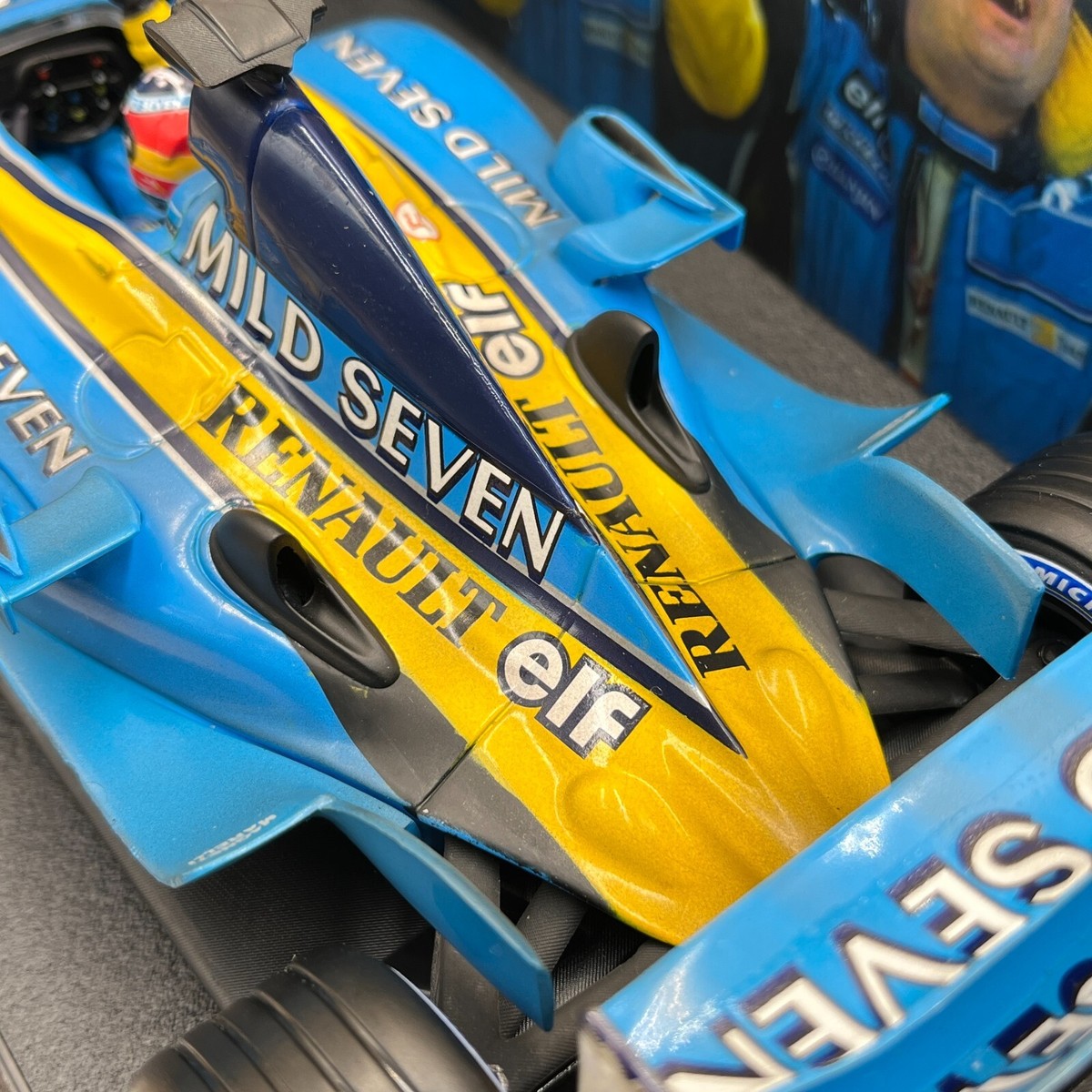 Hot Wheels 1/18 Renault R23 F. Alonso Hungary 2003 MILD Hot Wheels 1/18 Renault R23 F. Alonso Hungary 2003 MILD