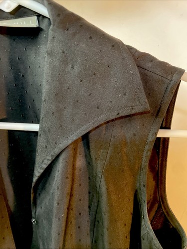Top Kate Hill senza maniche 100% seta Come Across con cravatta nero donna taglia 2 Petite - Foto 14 di 17