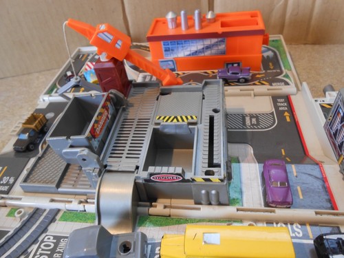 Vintage 1998 Micro Machines Ottos trucking Truck Carry Playset + 20 VEHICLES - Picture 16 of 16