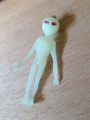 Vintage 80s GLOW IN THE DARK ALIEN Keychain Red Eyes Alien Keychain Knick Knack 