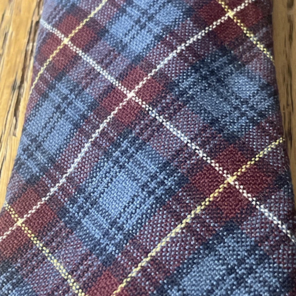 Corbata semi delgada vintage usada en excelente estado Carson Pirie Scott de lana tartán hecha en Inglaterra Reino Unido Foto 4 de 4