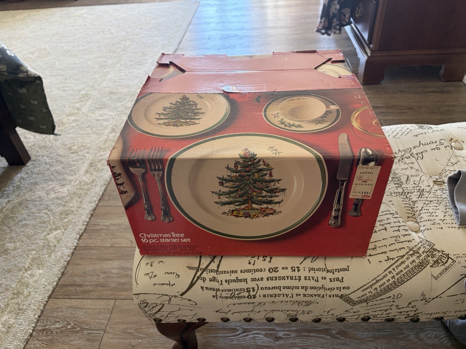 Spode Christmas Tree 16-Piece Dinnerware Starter Set