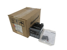 NEW HONEYWELL DC2500-EE-1L0R-200-10000-E0-0 TEMPERATURE CONTROL