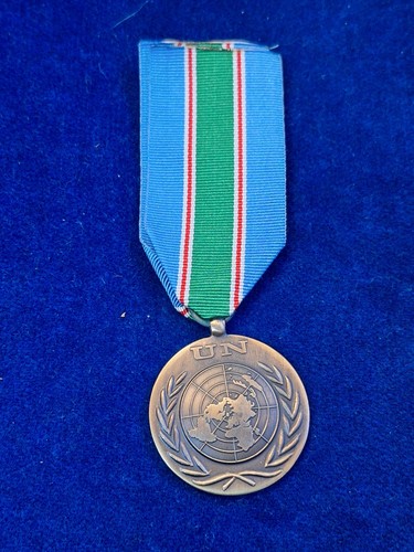 U.N UNITED NATIONS MEDAL FOR LEBANON FULL SIZE WITH RIBBON ORIGINAL - Picture 1 of 2