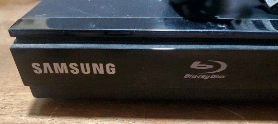 Samsung E5700 Blu-ray Player WiFi Remote HDMI Cable   - Image 4 of 4