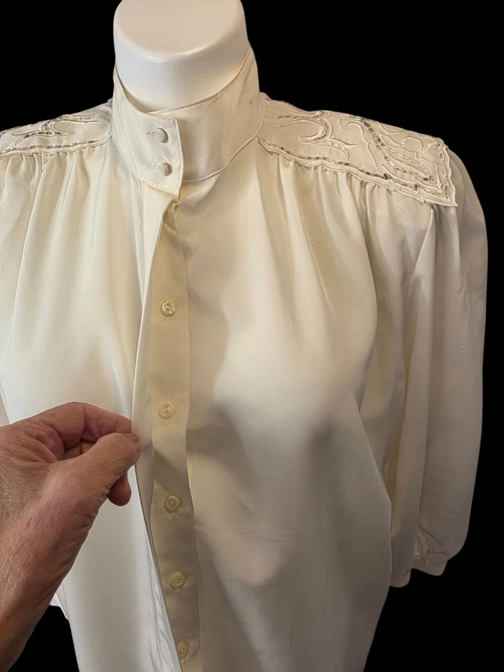 Blusa Koret Años 80 90 Marfil Talla 18 Cuentas Detalle Hombro Cuello Simulado Largo Slv Top Foto 2 de 4