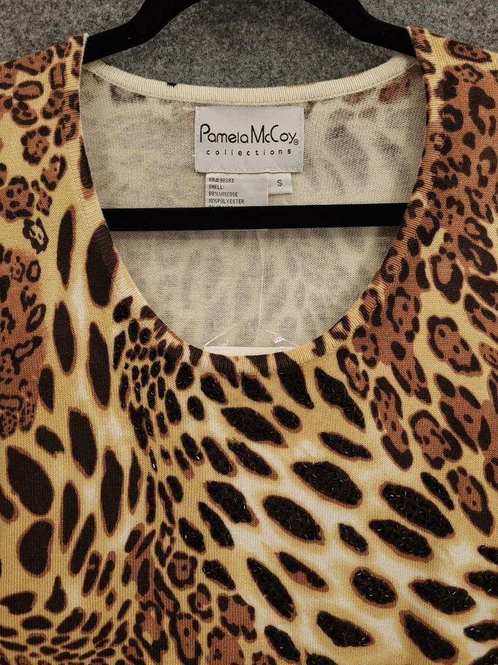 Suéter Pamela McCoy Mujer Pequeño Pullover Cuentas Cuello Redondo Beige Estampado Animal Foto 3 de 4