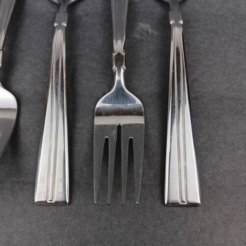 4 Reed & Barton Select COSTA BRAVA Stainless Steel Salad Dessert Forks - Picture 2 of 12