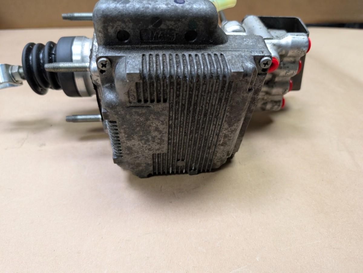 2012-2015 Toyota Prius C Genuine Brake Master Cylinder ABS Pump