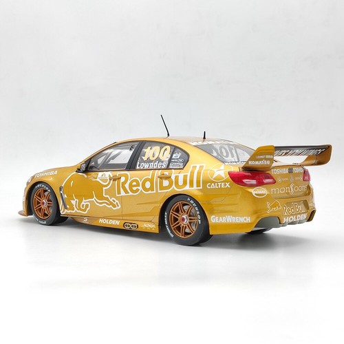 Classic Carlectables 1/18 CRAIG LOWNDES #100 Race Wins Holden VF Commodore 18597 - Picture 4 of 11