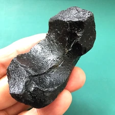 tektite indochinite space rock impactite meteorite stone gems 36 G rare curve