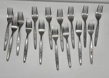 Vintage Oneida Community stainless Flatware Venetia 75 pieces serving 1960s