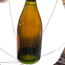 1980 Dom Perignon Brut Champagne - WS 94pts - close-up view