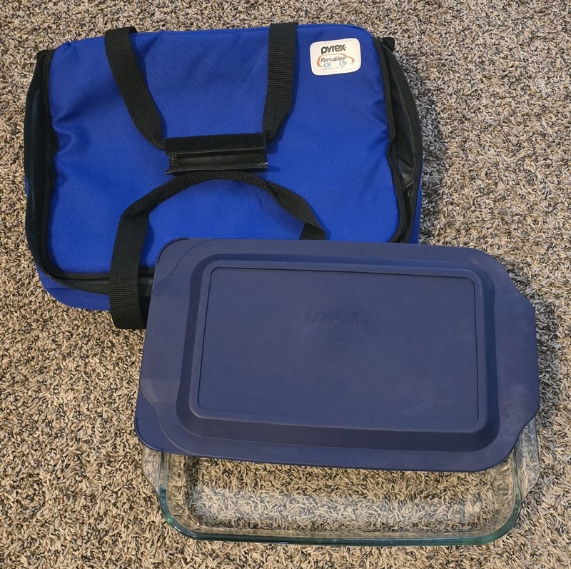 Blue Pyrex Portables Insulated 9x13 Casserole Dish with Lid and Carrier