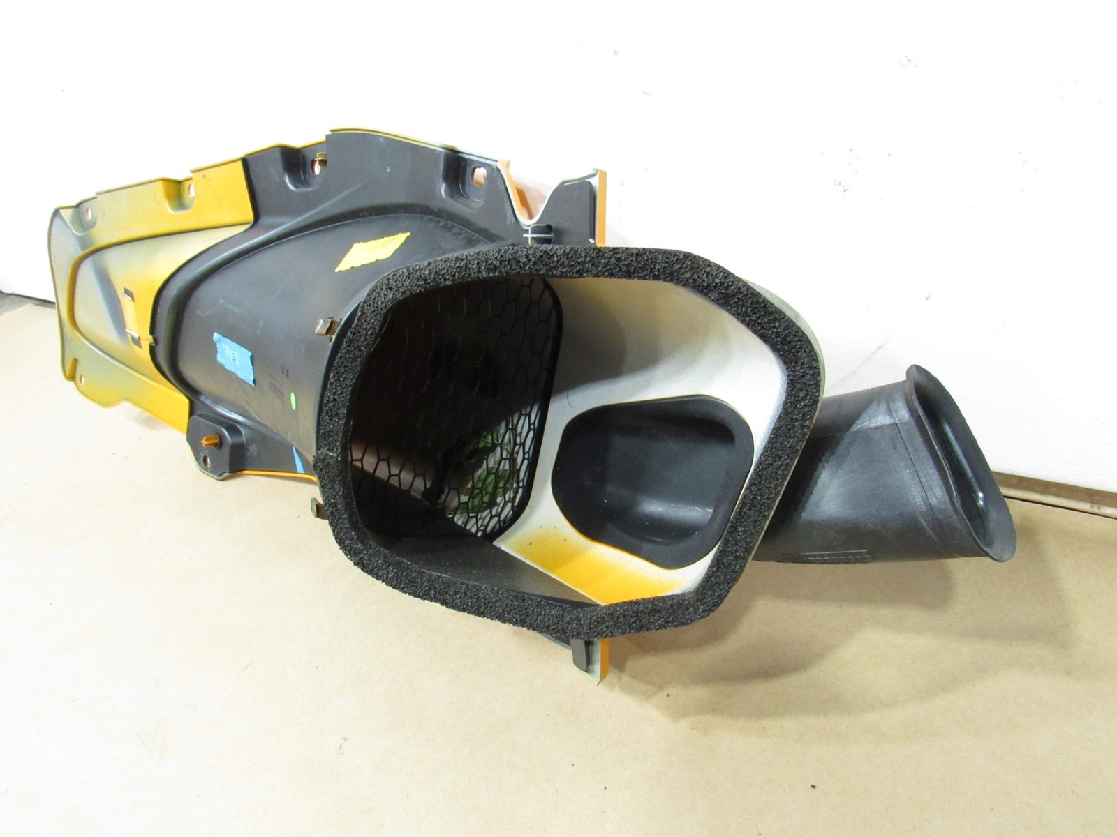 20-23 McLaren GT 2021 Rear Right Passenger Quarter Air Vent Duct Scoop Panel ;:Y