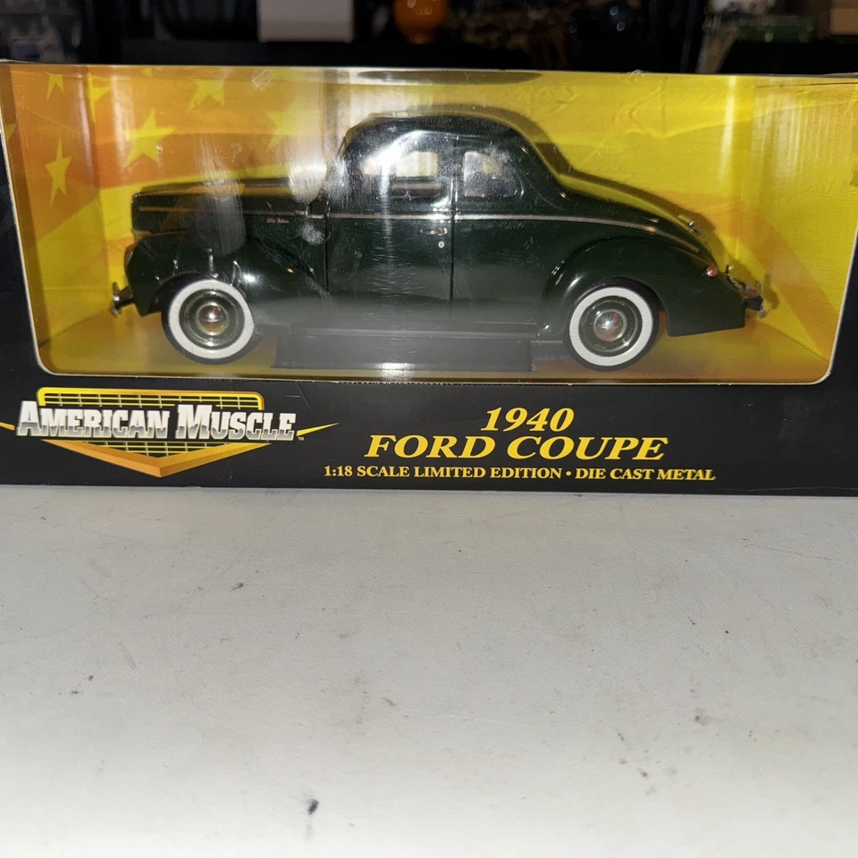 ERTL AMERICAN MUSCLE 40 FORD HOT ROD COUPE LTD EDITION 1940 1/18 - Image 2 of 4