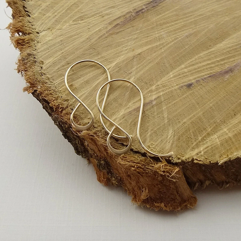 Pendientes de lágrima rellenos de oro - Ganchos de oreja franceses martillados - Alambres de oreja de lujo Foto 2 de 4