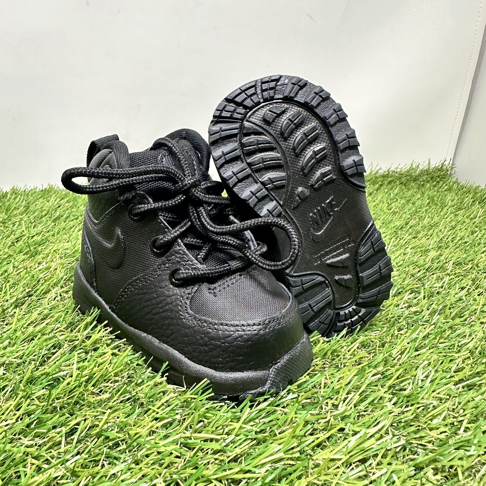 SAOLA Nike Manoa LTR da bambino nero nero (BQ5374 001) taglia 3C