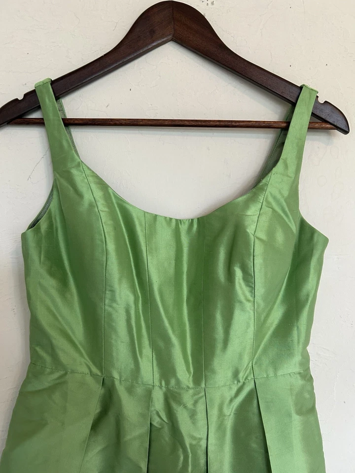 Vestido de Seda Colección Jenny Yoo Verde 4 Fiesta Formal Hoco Boda Calce Acampanado Foto 2 de 4