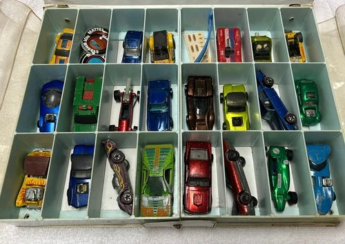 22 VINTAGE Hot Wheels Redlines LOT  COLLECTION WITH CASE & 6 BUTTONS FREE SHIP