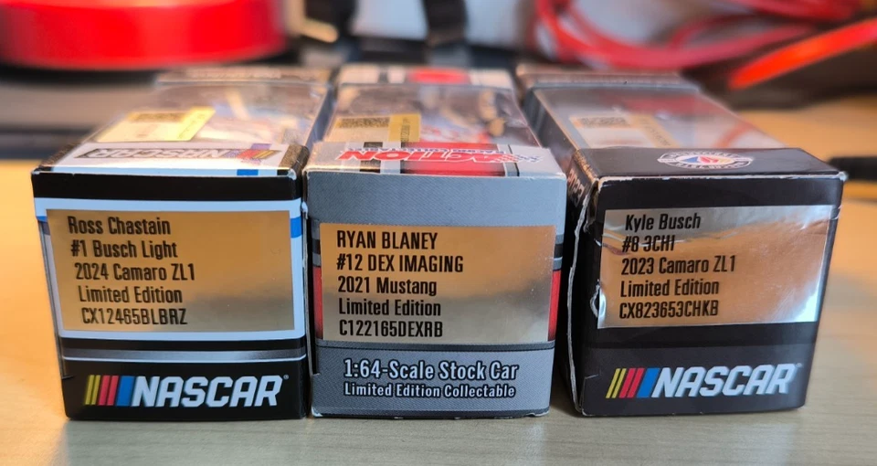 LOTE 1/64 NASCAR Cup Die-cast - Danica 2017, Truex 2023, Bell 2022 LEER DESC Foto 2 de 2