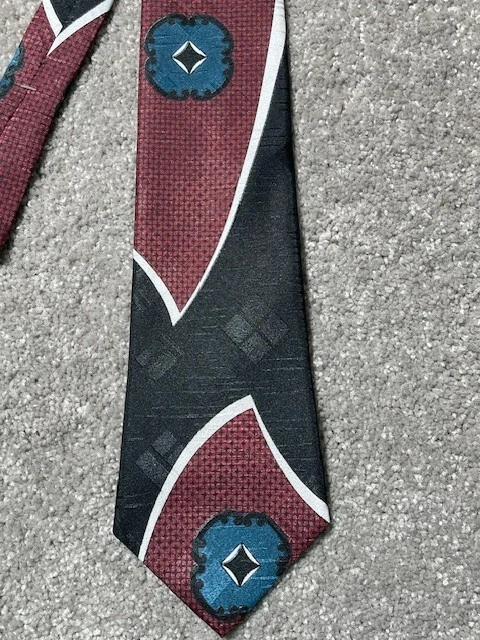 Corbata ajustada vintage retro Bugle Boy abstracta hecha en EE. UU. roja negra Foto 3 de 4