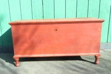 Antique Primitive 1790s Red Mahantongo Valley Blanket Chest Turned Feet