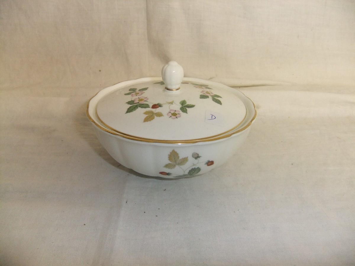 Wedgwood - Wild Strawberry - plates, dishes, decorative Wedgwood - Wild Strawberry - plates, dishes, decorative