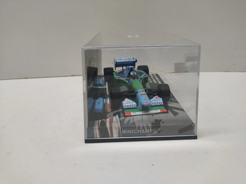 Benetton B194 Michael Schumacher World Champion 1994 1/43 Minichamps - Photo 3/4