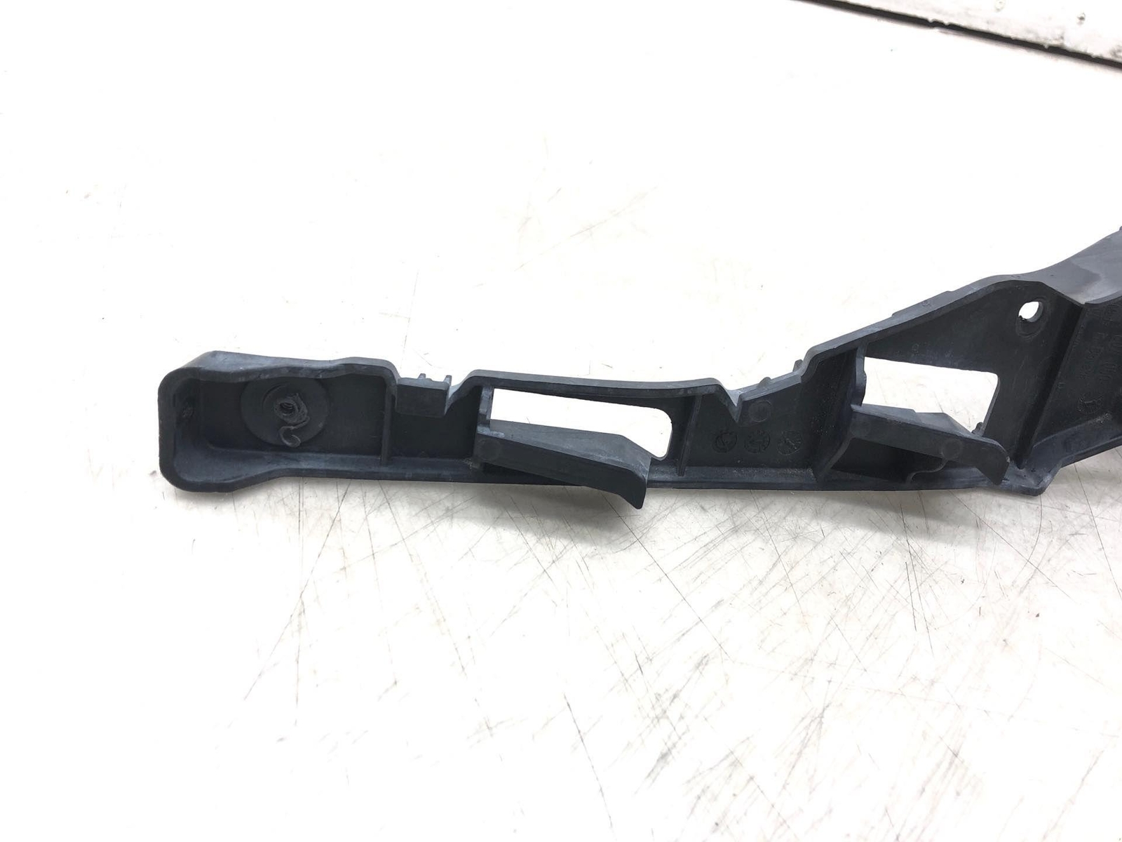 2011-2018 PORSCHE CAYENNE FRONT RIGHT UPPER BUMPER BRACKET