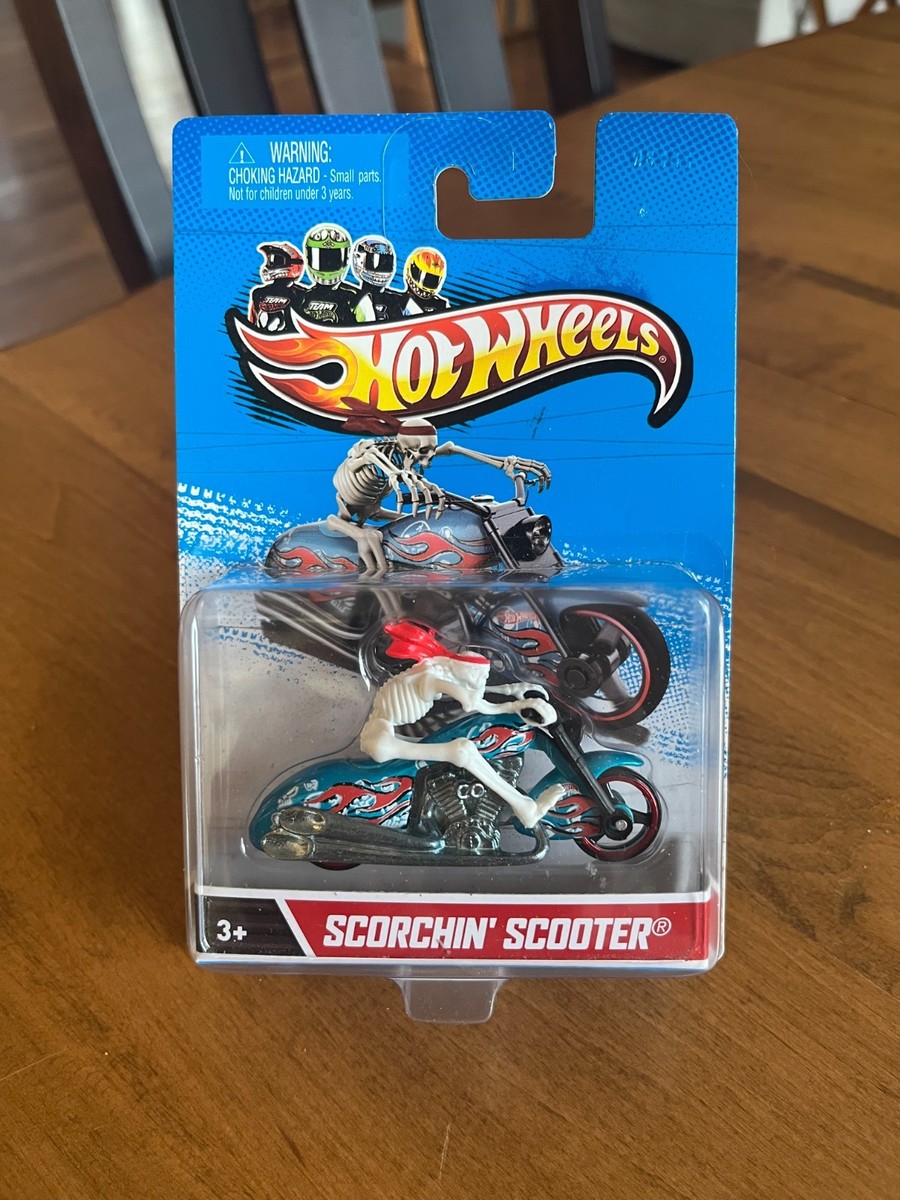 Hot Wheels Motor Cycles Scorchin' Scooter with Removable Skeleton