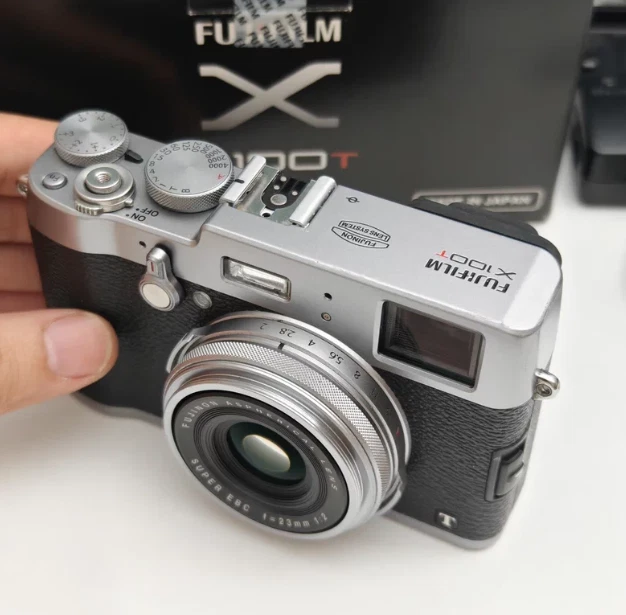 Fujifilm X100T 16.3MP Silver Compact Digital Cam FX - X100T High - Res Photos - Image 3 of 4
