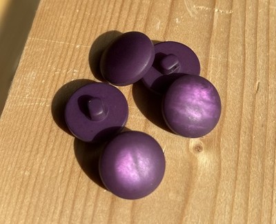 Lot of 12 Amethyst Purple Round Domed Plastic Shank Buttons 18 mm