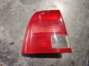 VW Passat 3B Limo Limousine Rücklicht Rückleuchte Bremsleuchte Links 3B5945095F