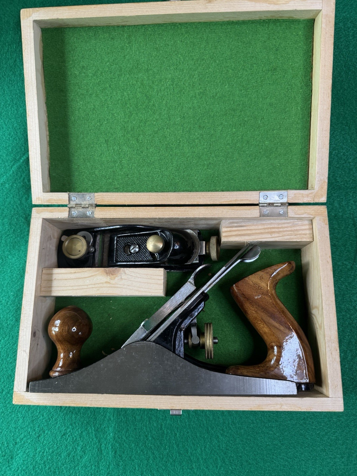 Grizzly Industrial Tool Co Presentation Box w/2 Woodworking Planes. NICE