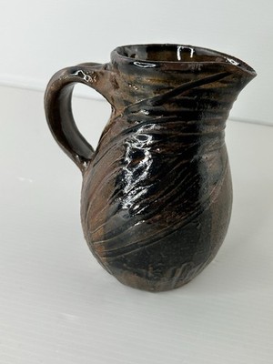 Handgeworfen Studiokeramik Kanne Steingut braun schwarz Glasur rustikal Vintage
