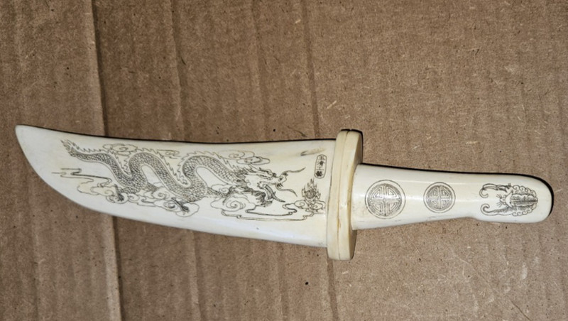 Chinese-style white material dagger w scrimshaw carvings of a dragon