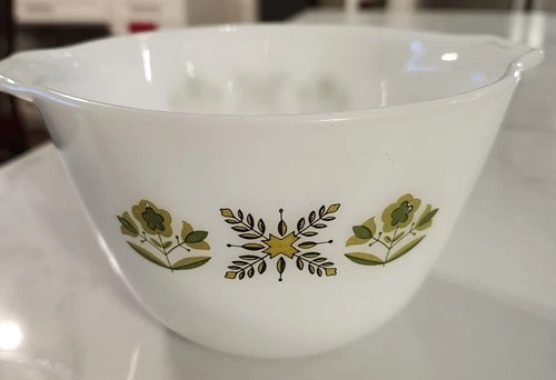 VINTAGE ANCHOR HOCKING FIRE KING "Green Meadow” TAB HANDLE MIXING BOWL Large