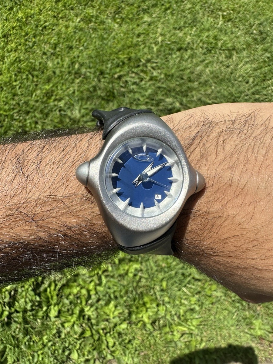 Oakley Crush 1.0 Men's Watch Stainless Steel, Blue Dial Black Band