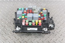 2003-2005 Gmc Sierra 2500 Engine Compartment Fuse Relay Box Assembly Oem